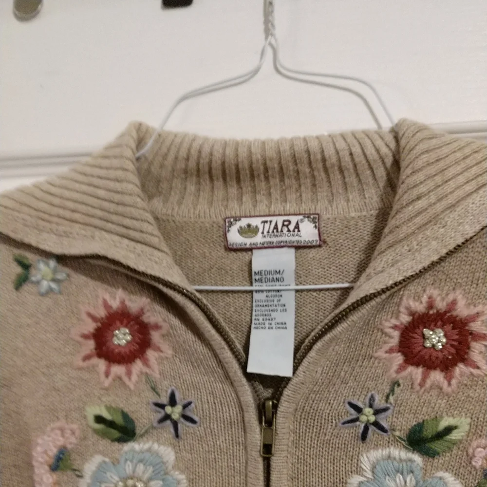 SOLD Vintage 🆕 Tiara International Embroidered Cardigan Sweater Zipper Front - Picture 3 of 11